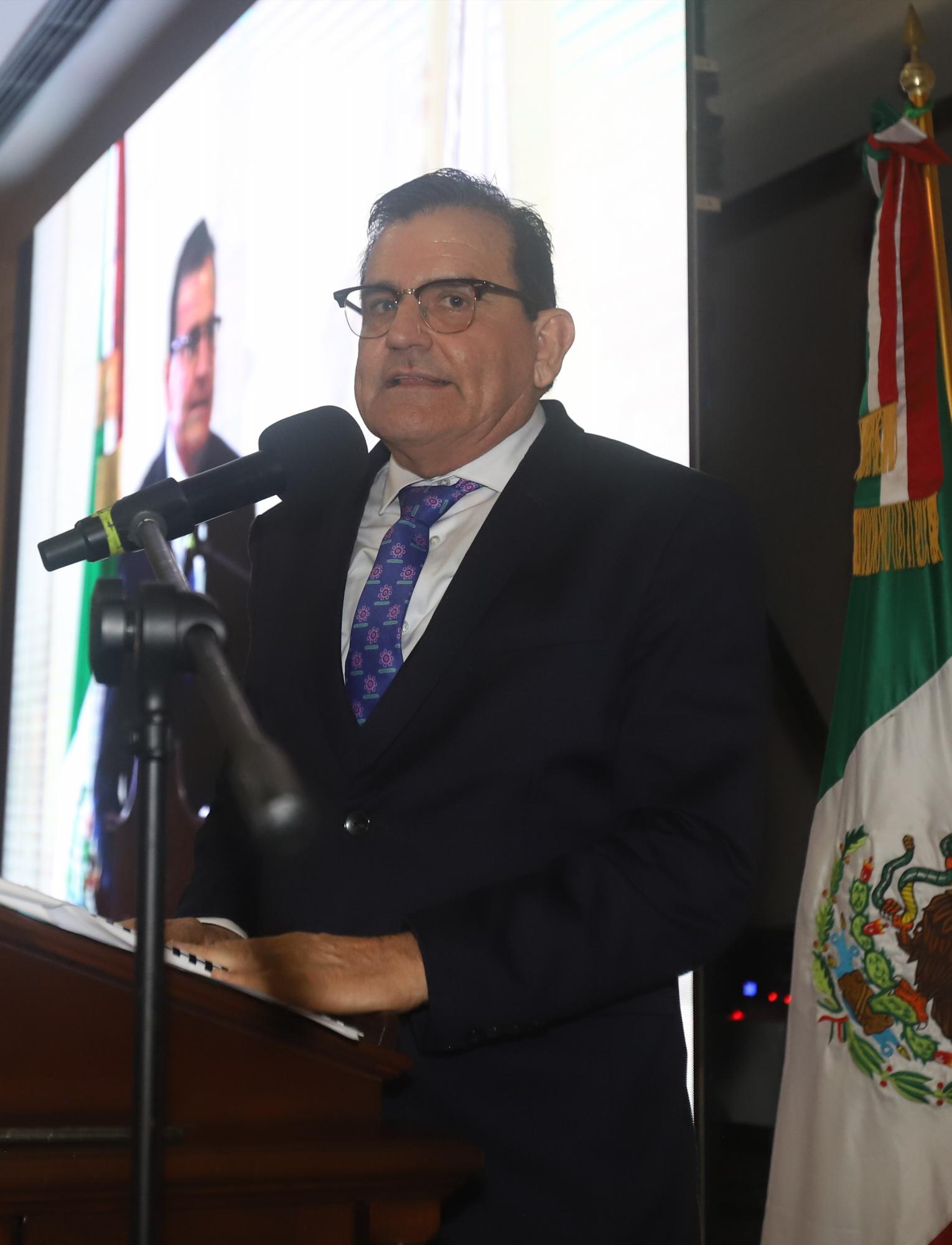 $!Martín Sánchez Reynoso, presidente del Club Rotario Mazatlán Norte, expresó un mensaje a los presentes.