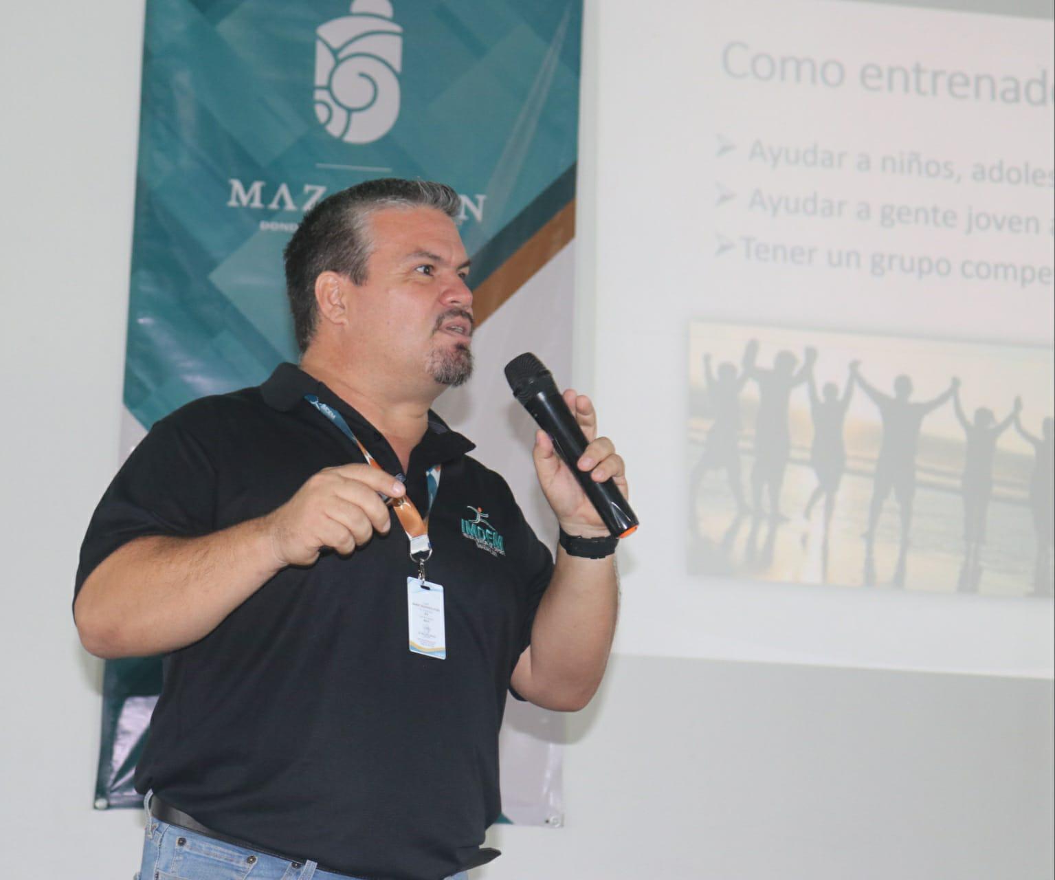 $!Entrenadores de Mazatlán potencian su desarrollo humano y profesional con curso