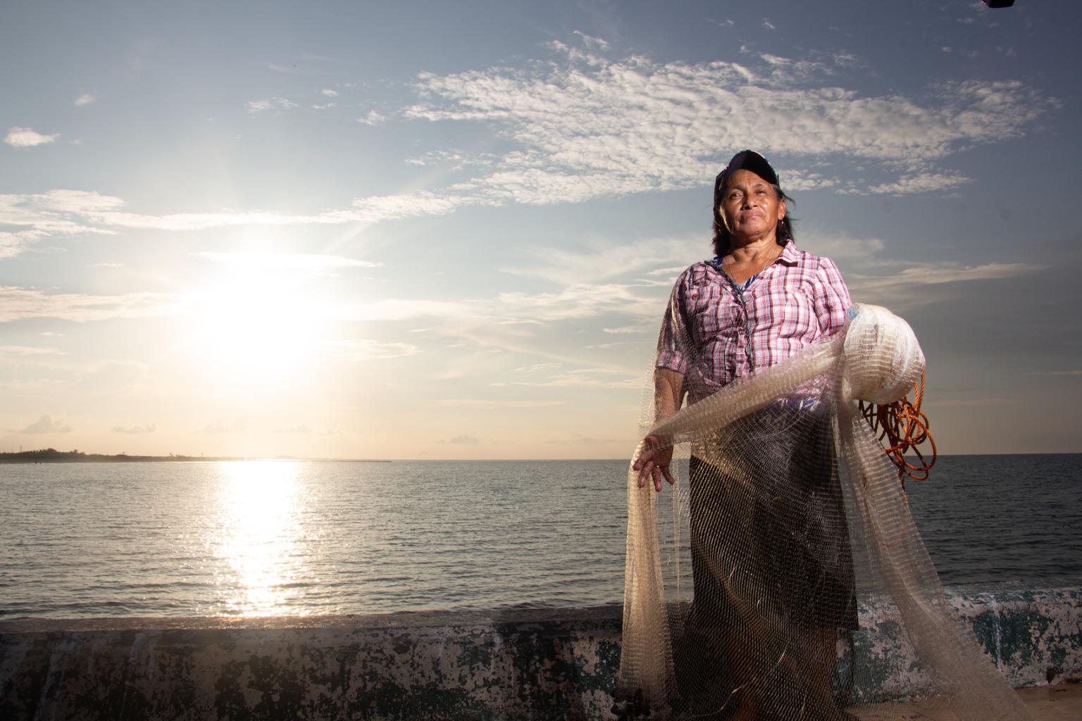 $!Antonia Maldonado, pescadora de la comunidad El Cuyo, en Yucatán.