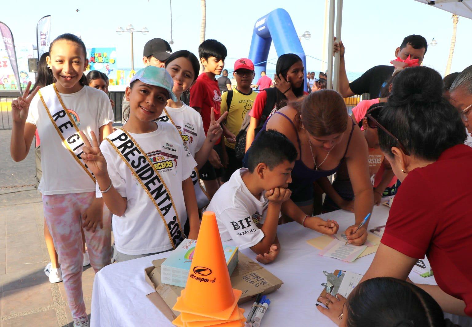 $!Participan en carrera por derechos de las niñas, niños y adolescentes, en Olas Altas