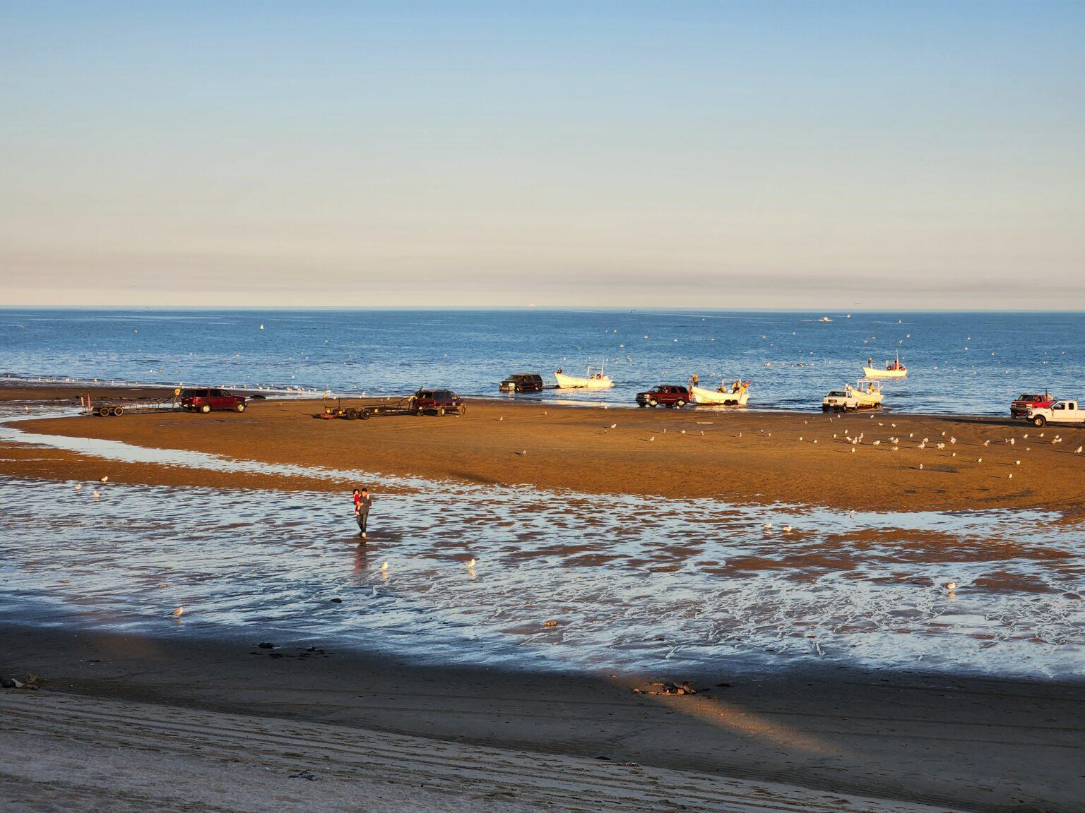 $!Lanchas preparándose para salir a pescar en el Alto Golfo.