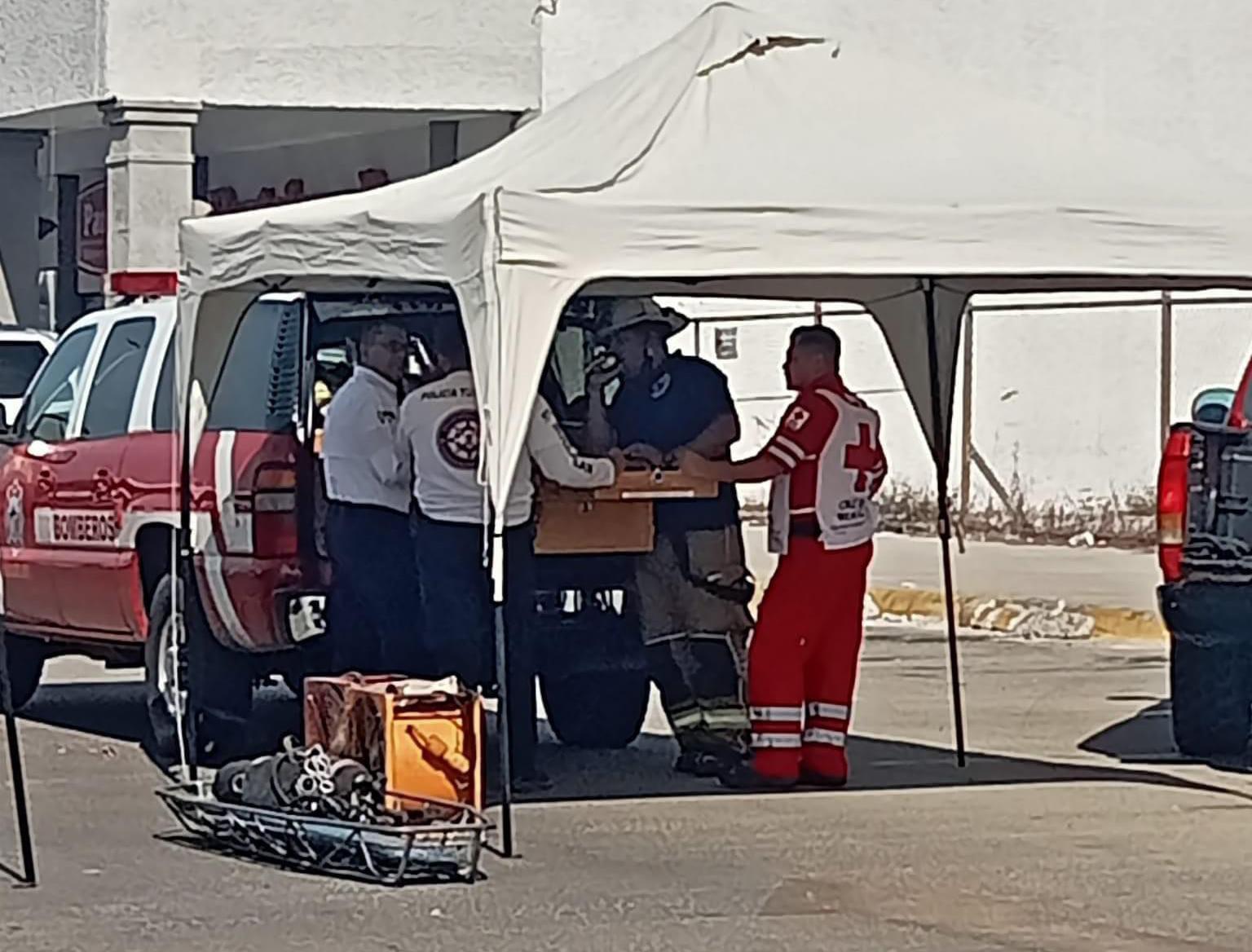 $!Acuden bomberos a controlar incendio en cine cerrado en Mazatlán