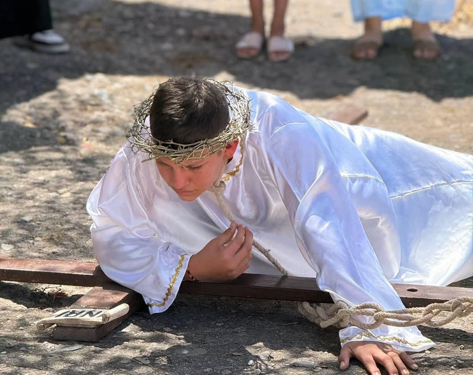 $!Jóvenes en Matatán reviven Viacrucis tras dos años de no realizarse