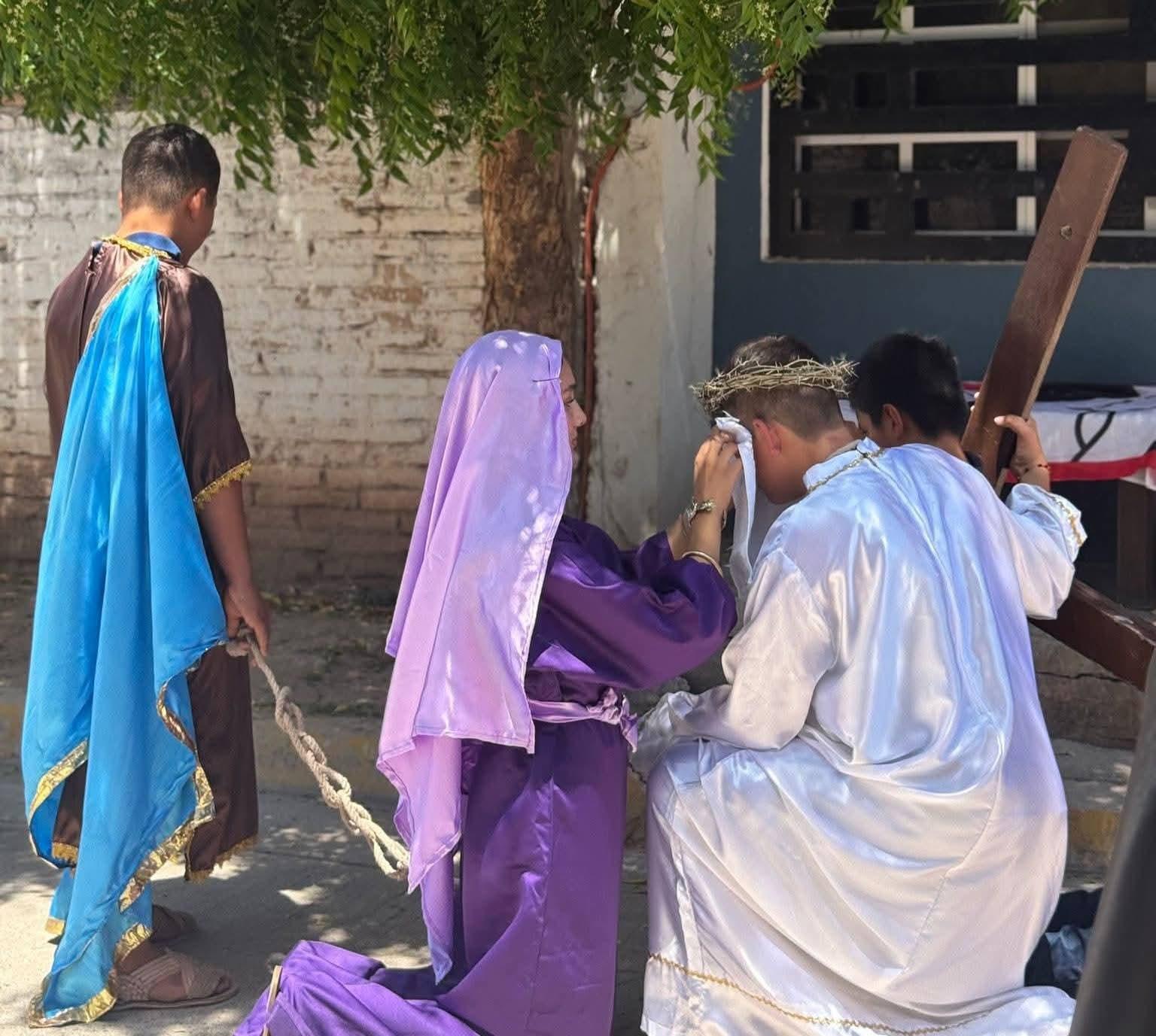 $!Jóvenes en Matatán reviven Viacrucis tras dos años de no realizarse