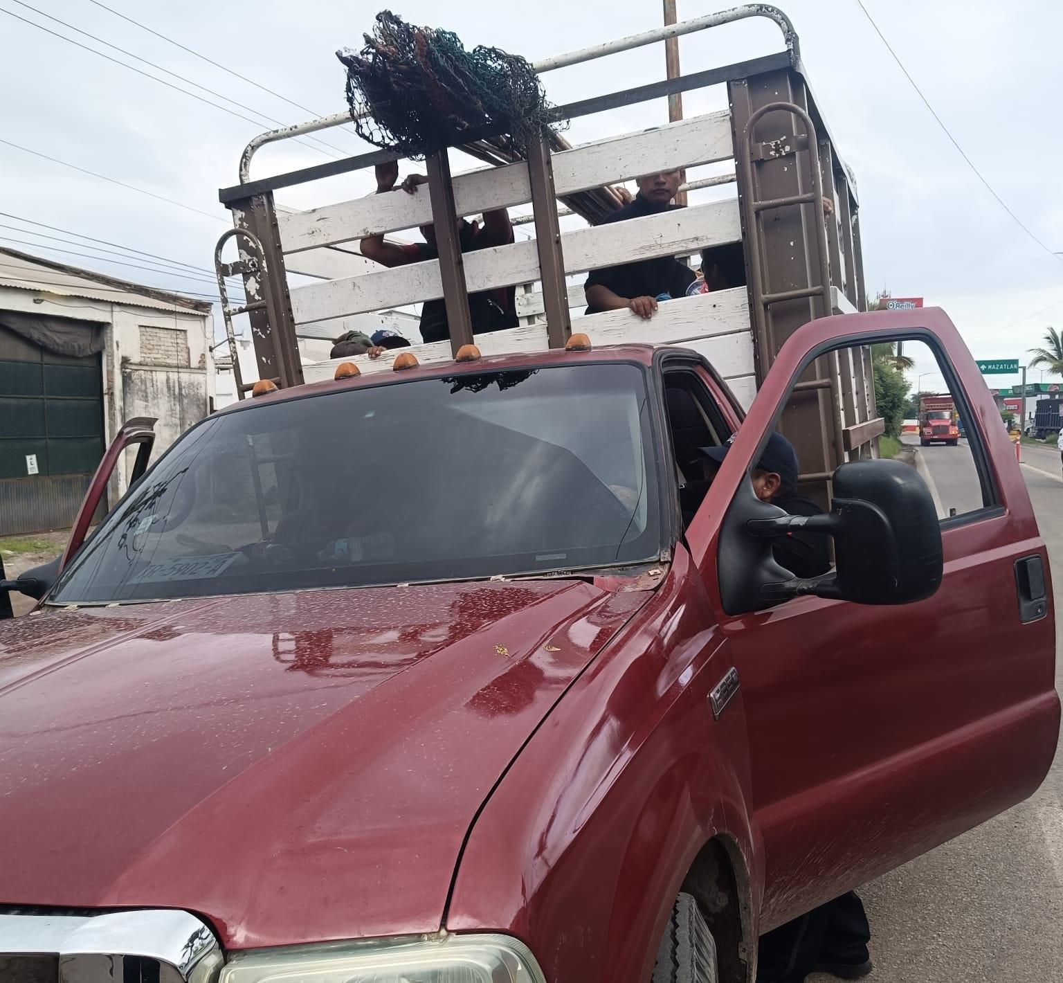 $!Intensifican en Escuinapa el retiro de polarizados en vehículos