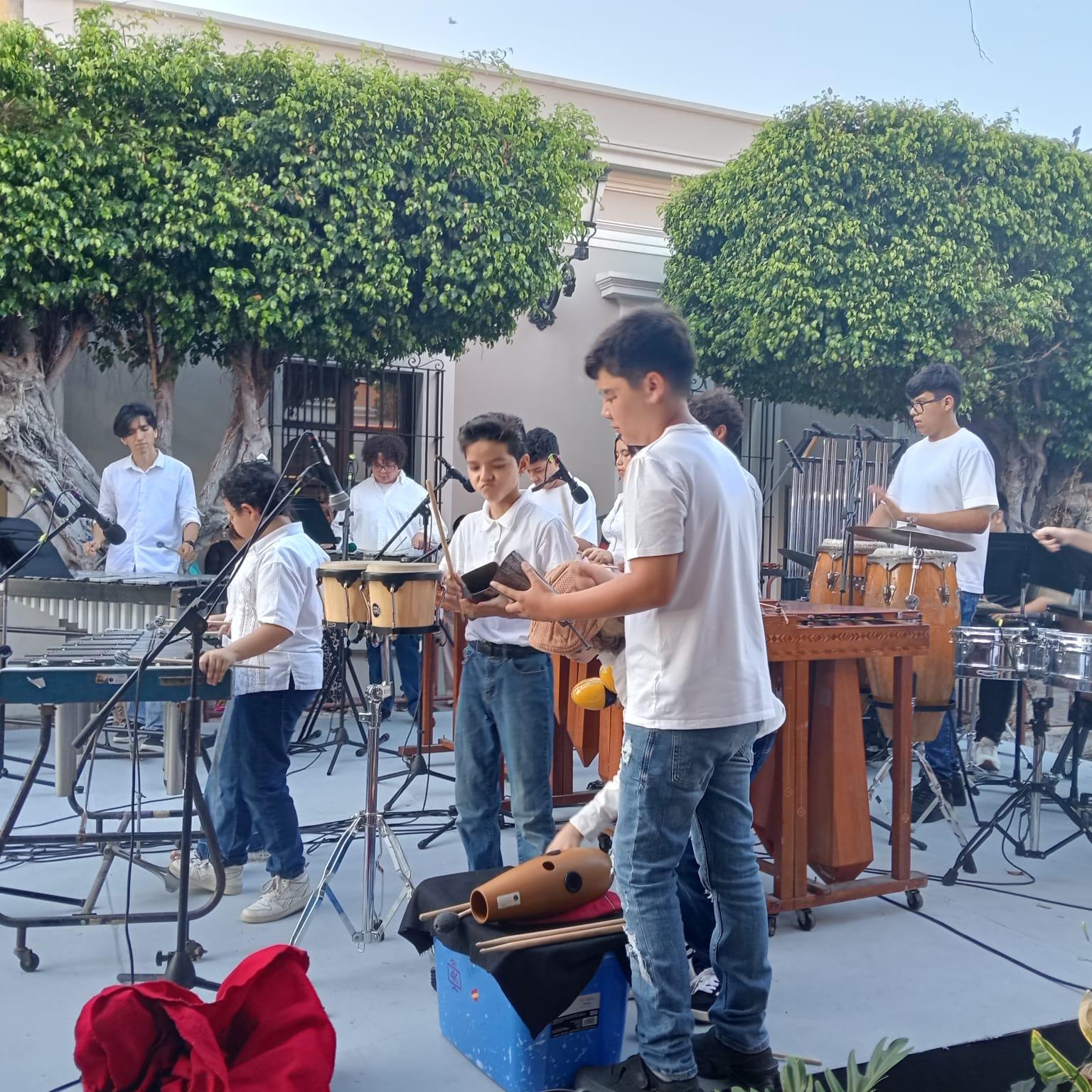 $!La música llena de vida el Centro Histórico de Mazatlán