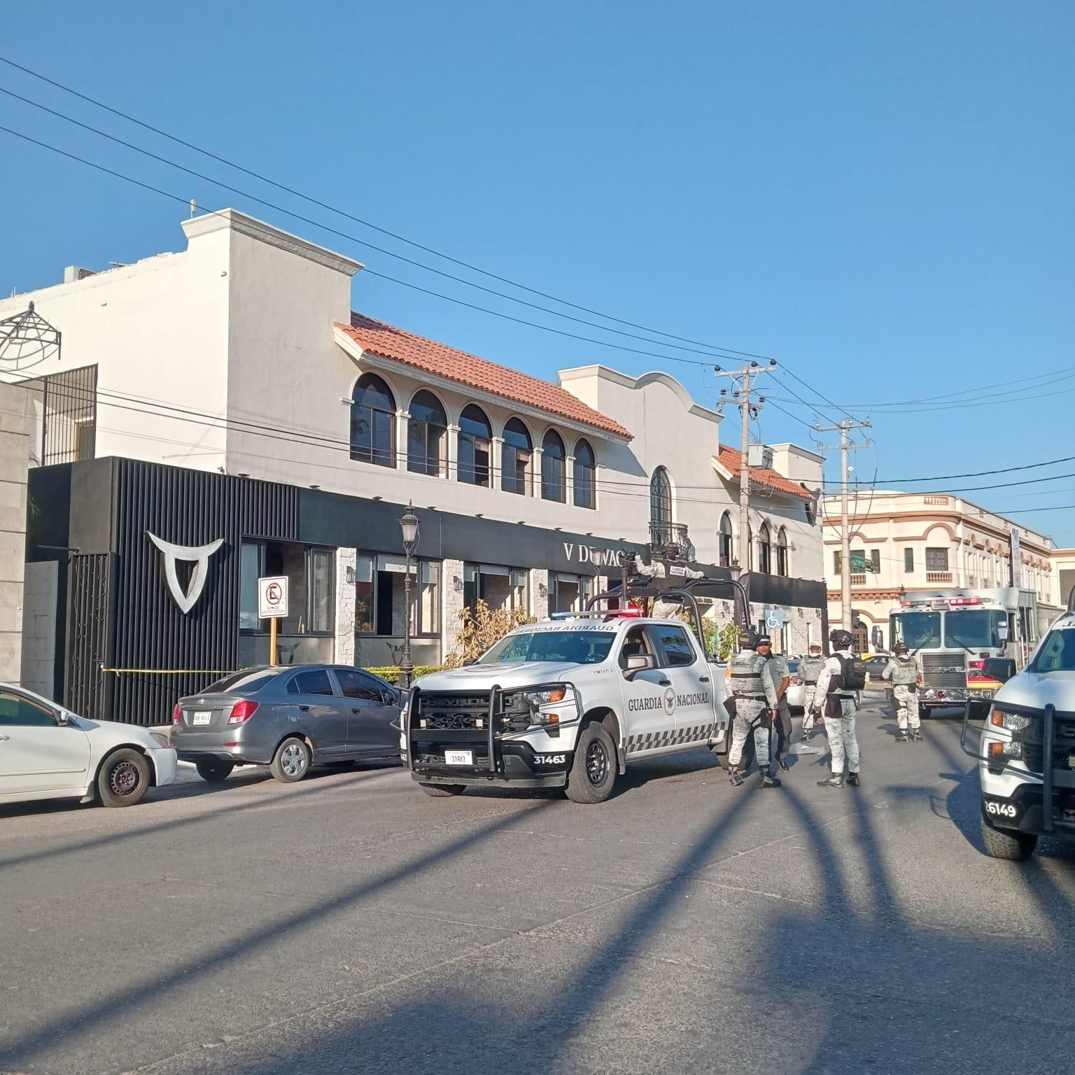 $!Se incendia cocina de eventos del Restaurante V de Vaca en pleno centro de Los Mochis