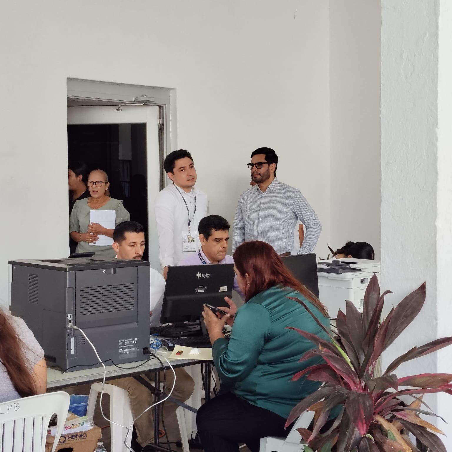 $!SAT Móvil atiende a 147 contribuyentes en Escuinapa y acerca servicios fiscales a la ciudadanía