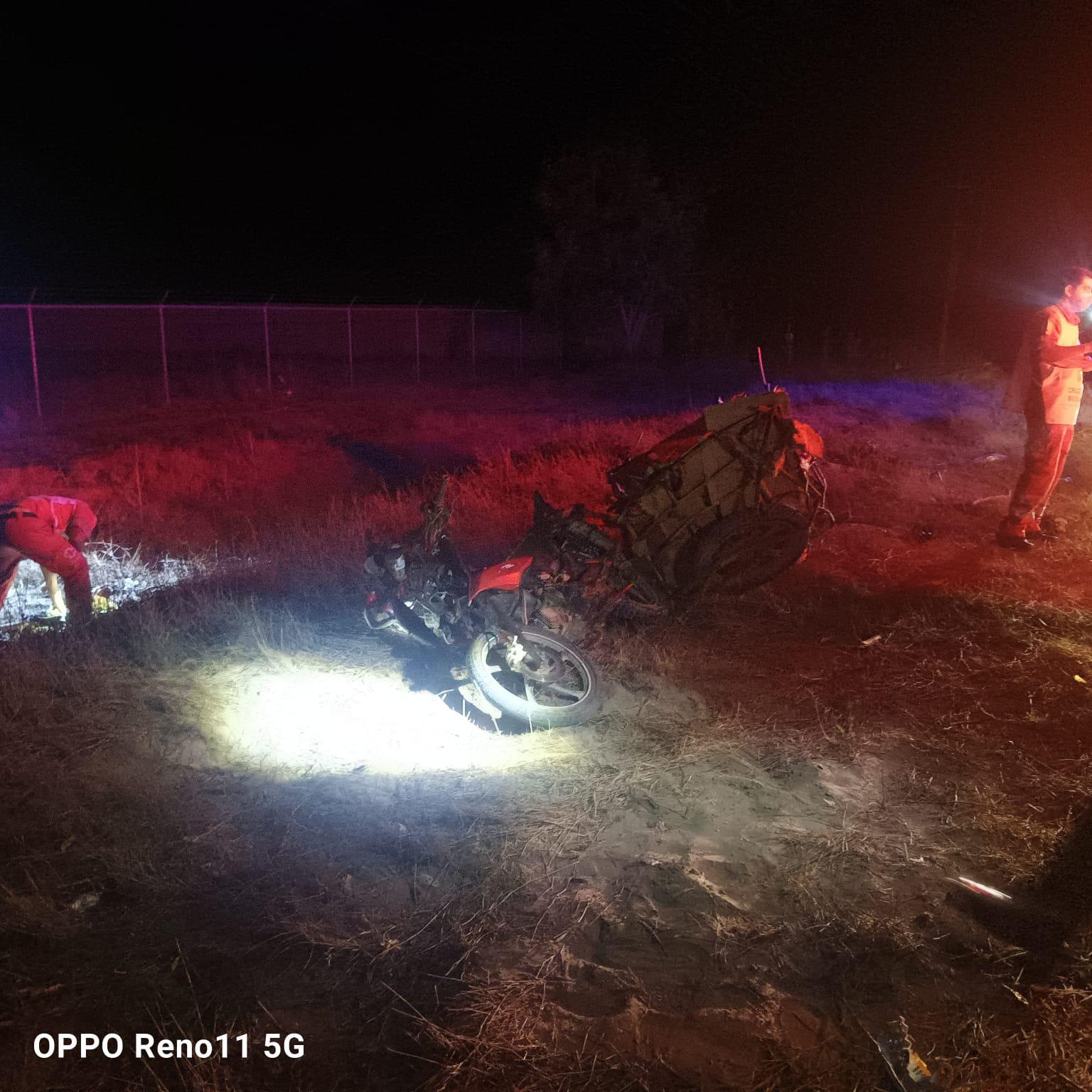 $!Motociclista muere al chocar contra vehículo en Escuinapa