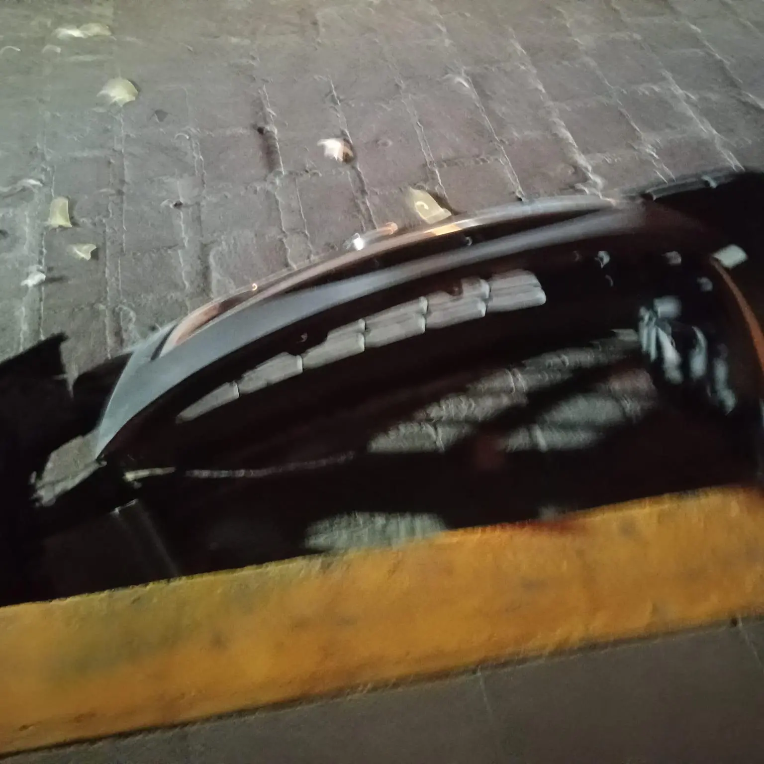 $!Choque entre camión urbano y automóvil deja lesionados en el Centro de Mazatlán