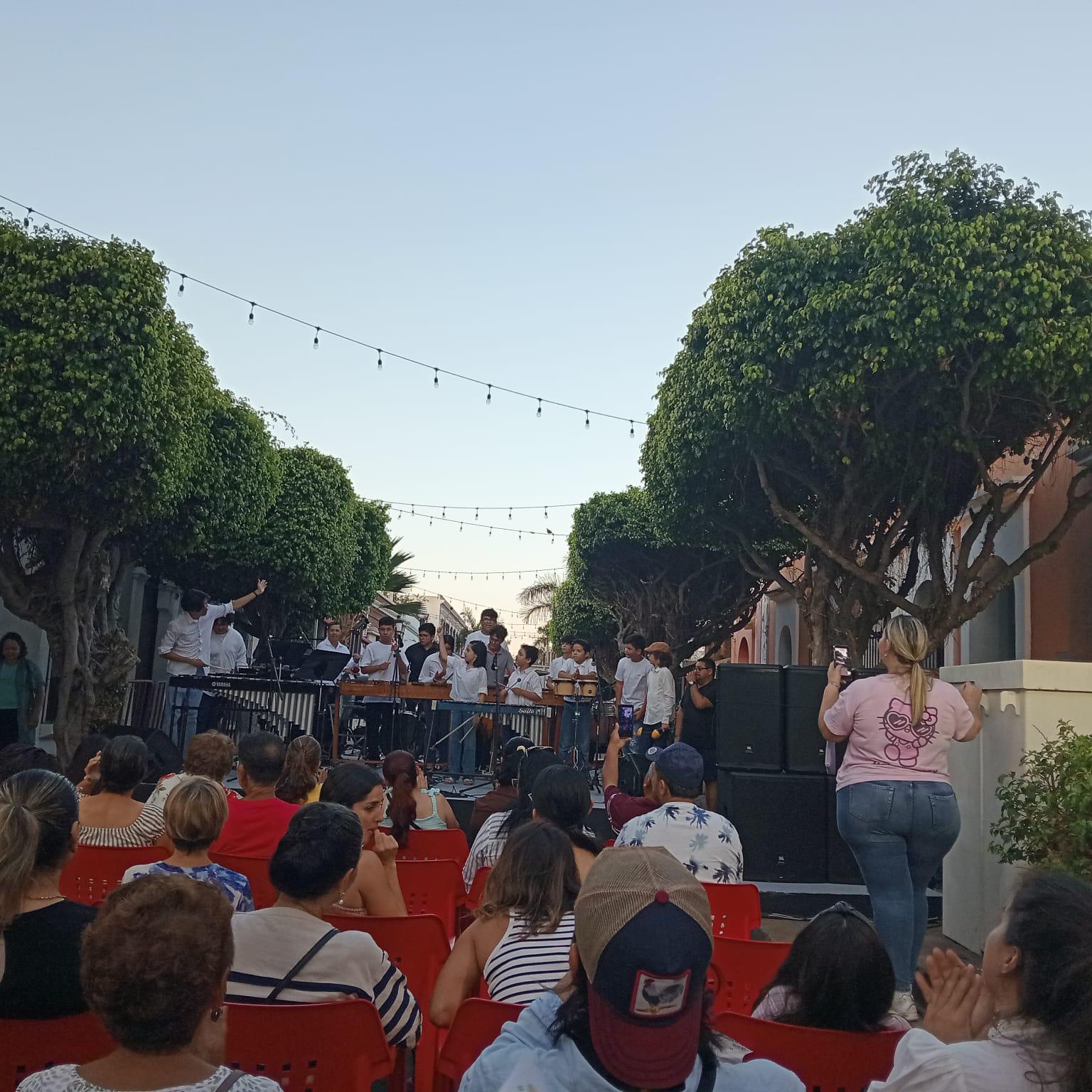 $!La música llena de vida el Centro Histórico de Mazatlán