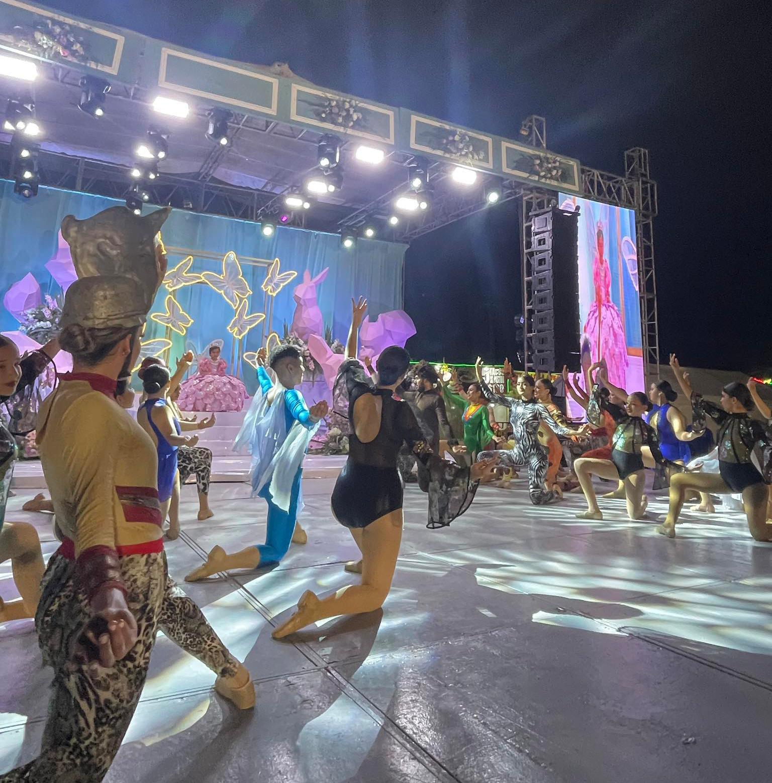 $!Con personajes de Disney coronan a Elva Alejandra I, como Reina Infantil de la Feria en Rosario