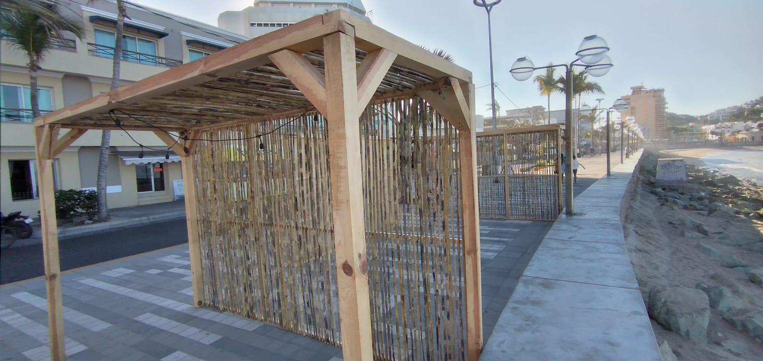 $!Inundan el paseo costero con templetes, carpas y puestos previo al inicio del Carnaval de Mazatlán