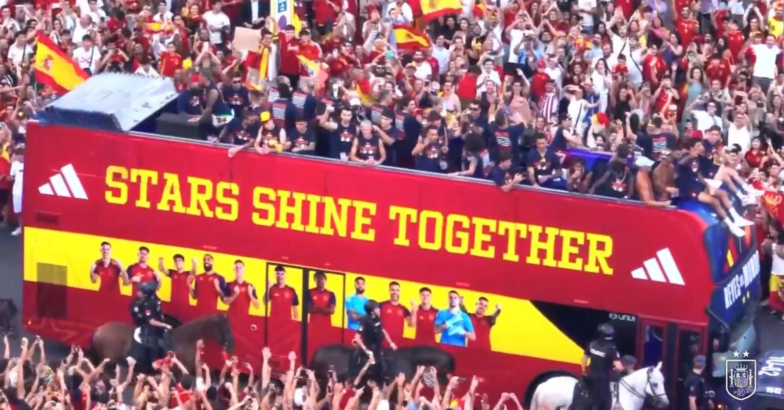 $!España celebra el título mundial en Madrid junto a multitudinaria presencia de aficionados