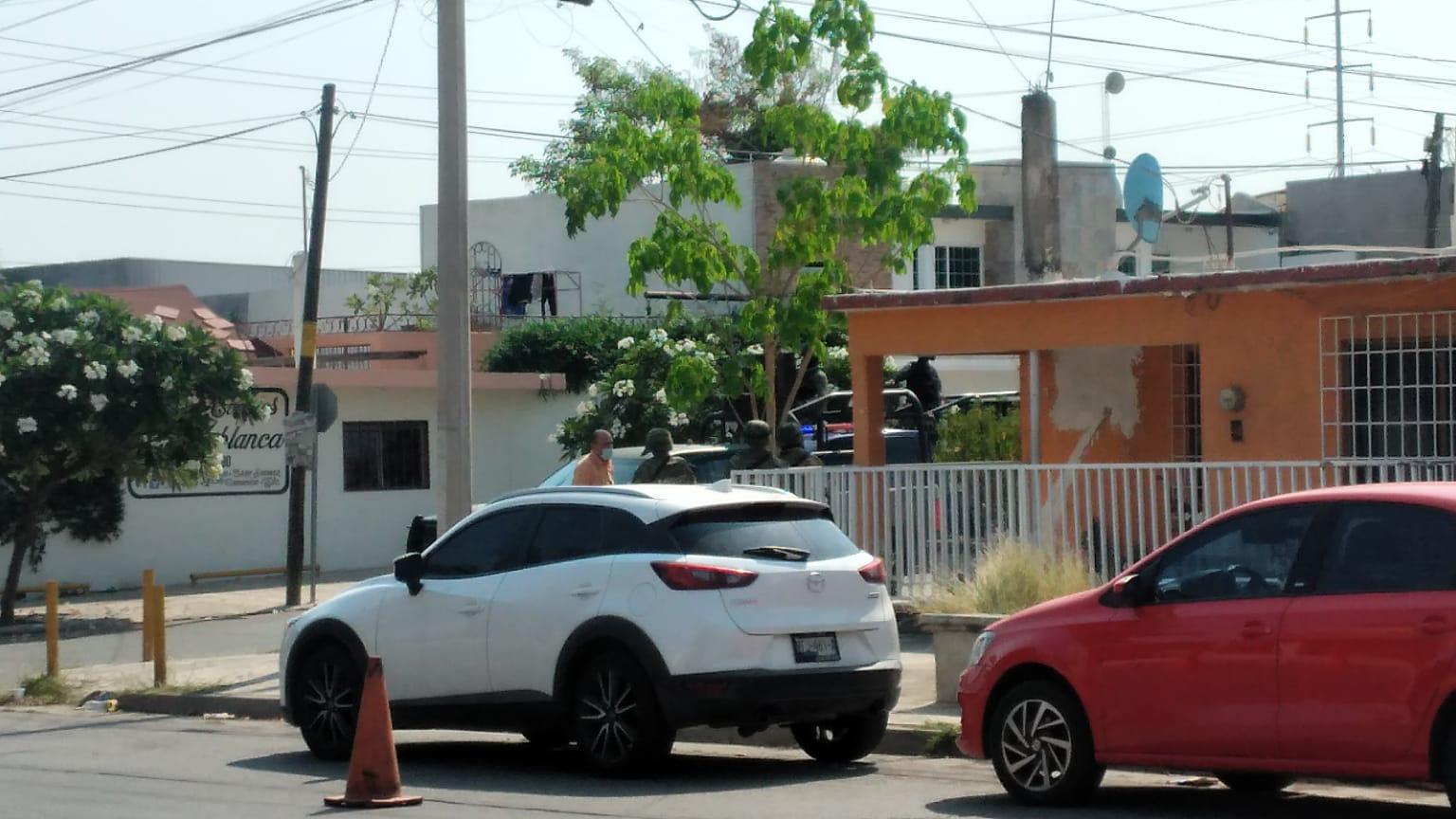 $!Militares detienen a 5 hombres y 3 mujeres en operativo en Culiacán