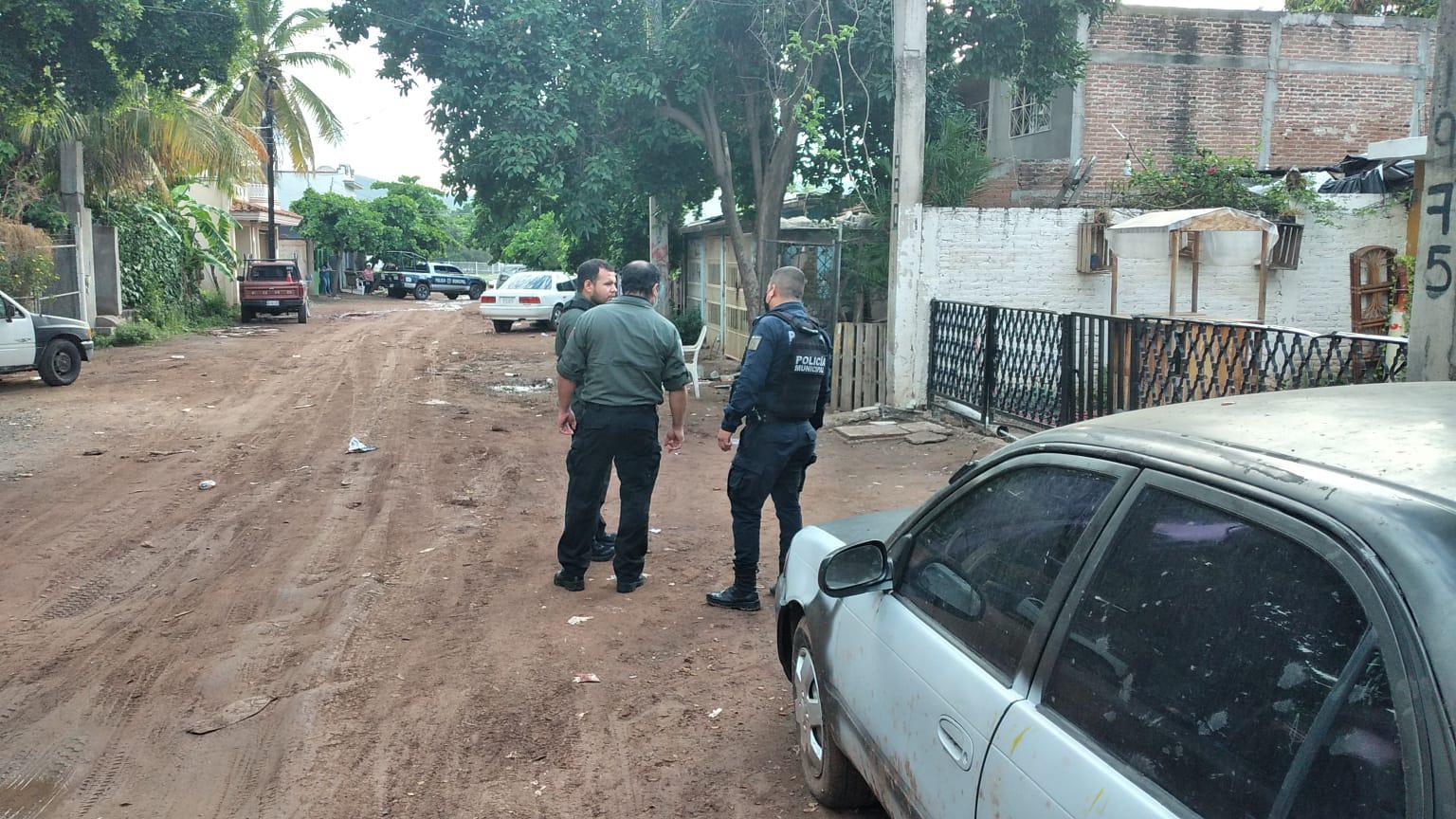 $!Hallan a dos hombres asesinados a balazos en la Colonia La Costera, en Culiacán