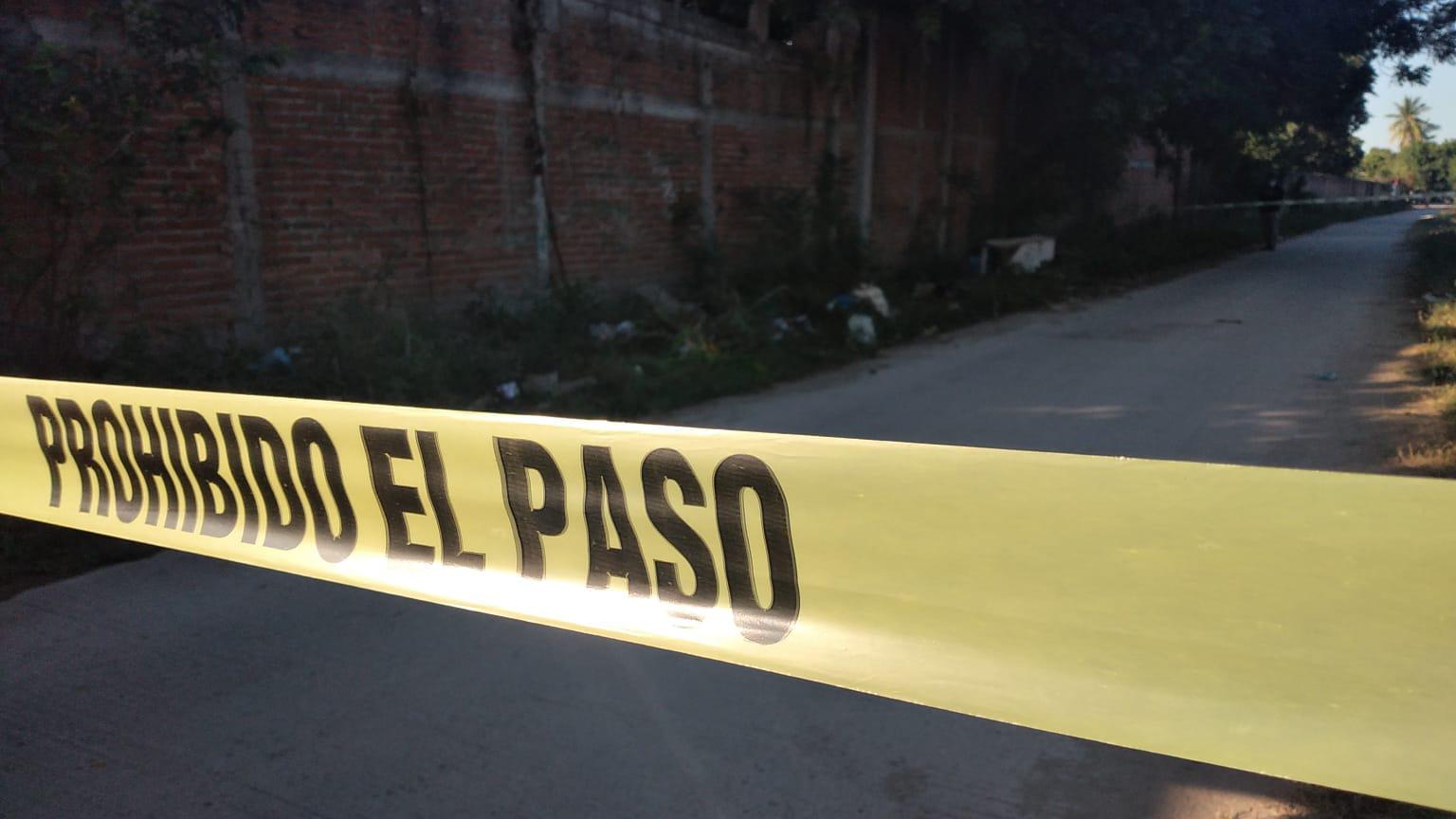 $!Envuelto en lonas hallan a un joven sin vida en la colonia Bachigualato, en Culiacán