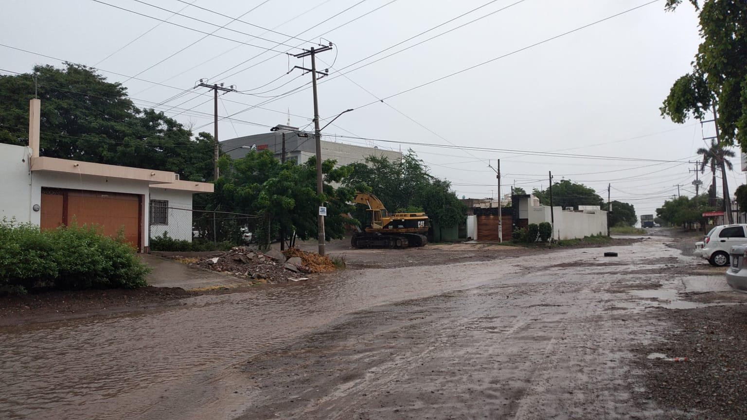 $!Lluvias originadas por remanentes de ‘Nora’ ocasionan crecida de arroyos en Culiacán
