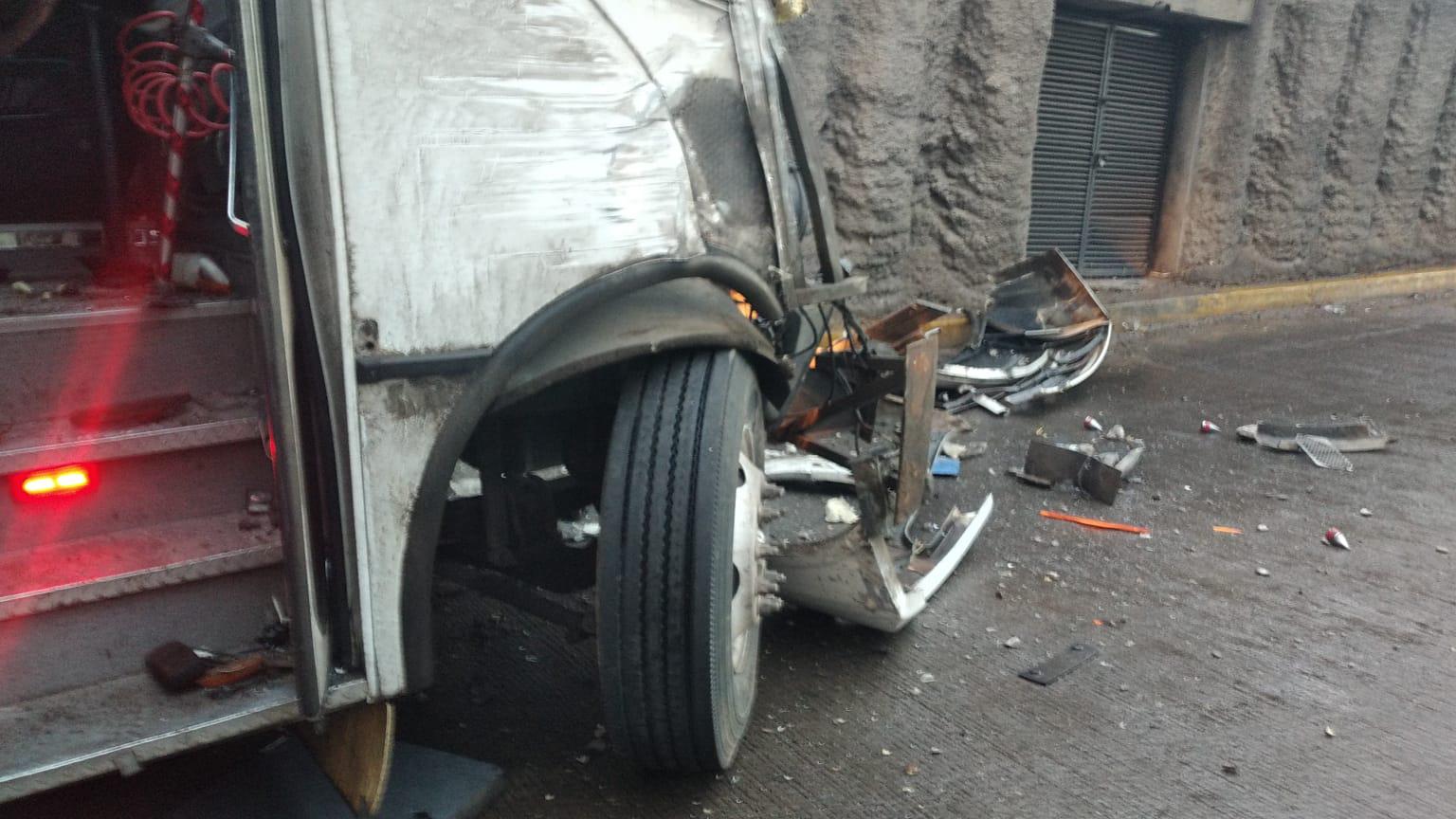 Disparan contra camión de personal en Culiacán y choca; no llevaba