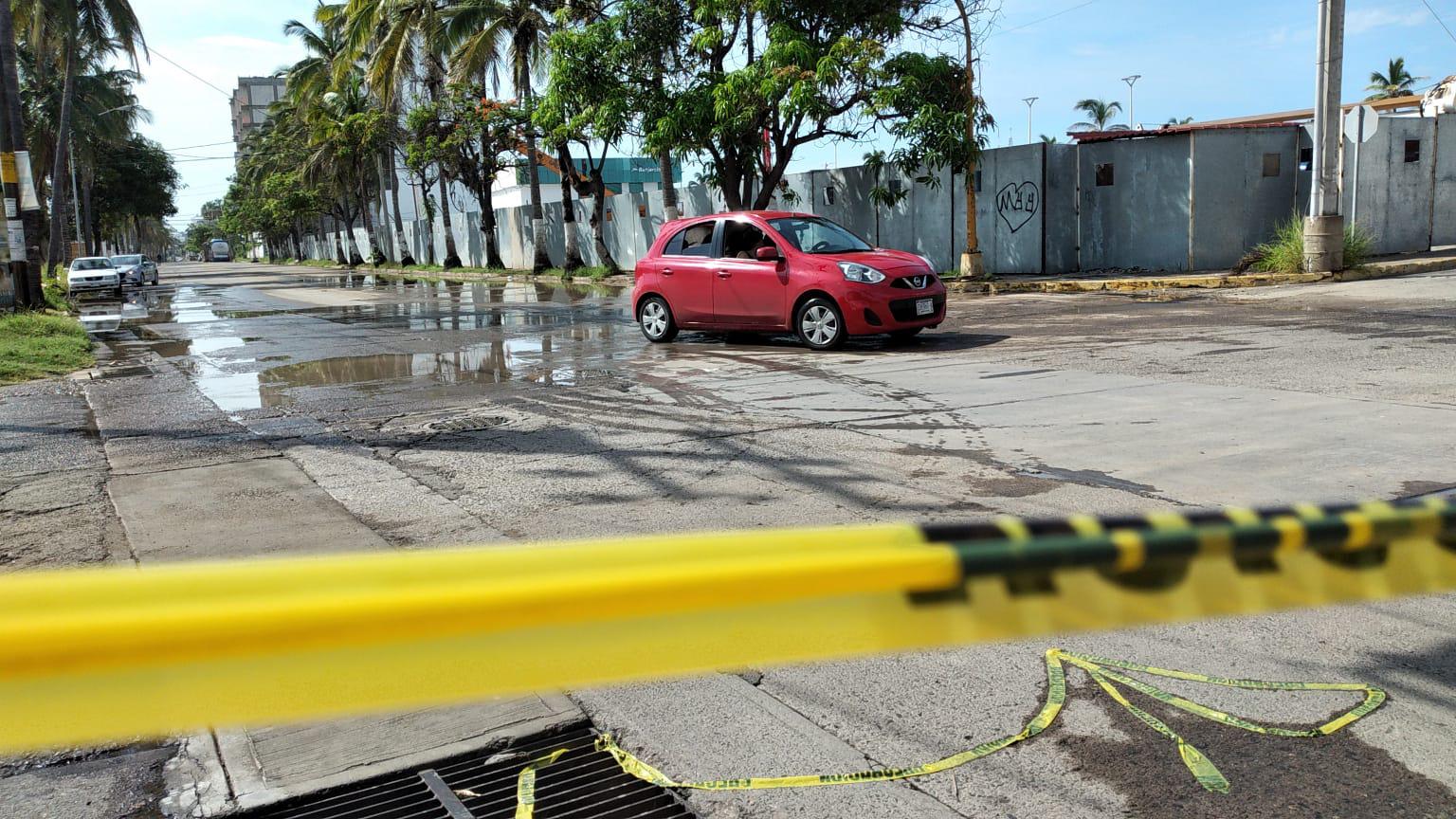 $!Por lluvia de cinco horas, movilizan a 380 personas en Mazatlán; canales y arroyos se desbordaron