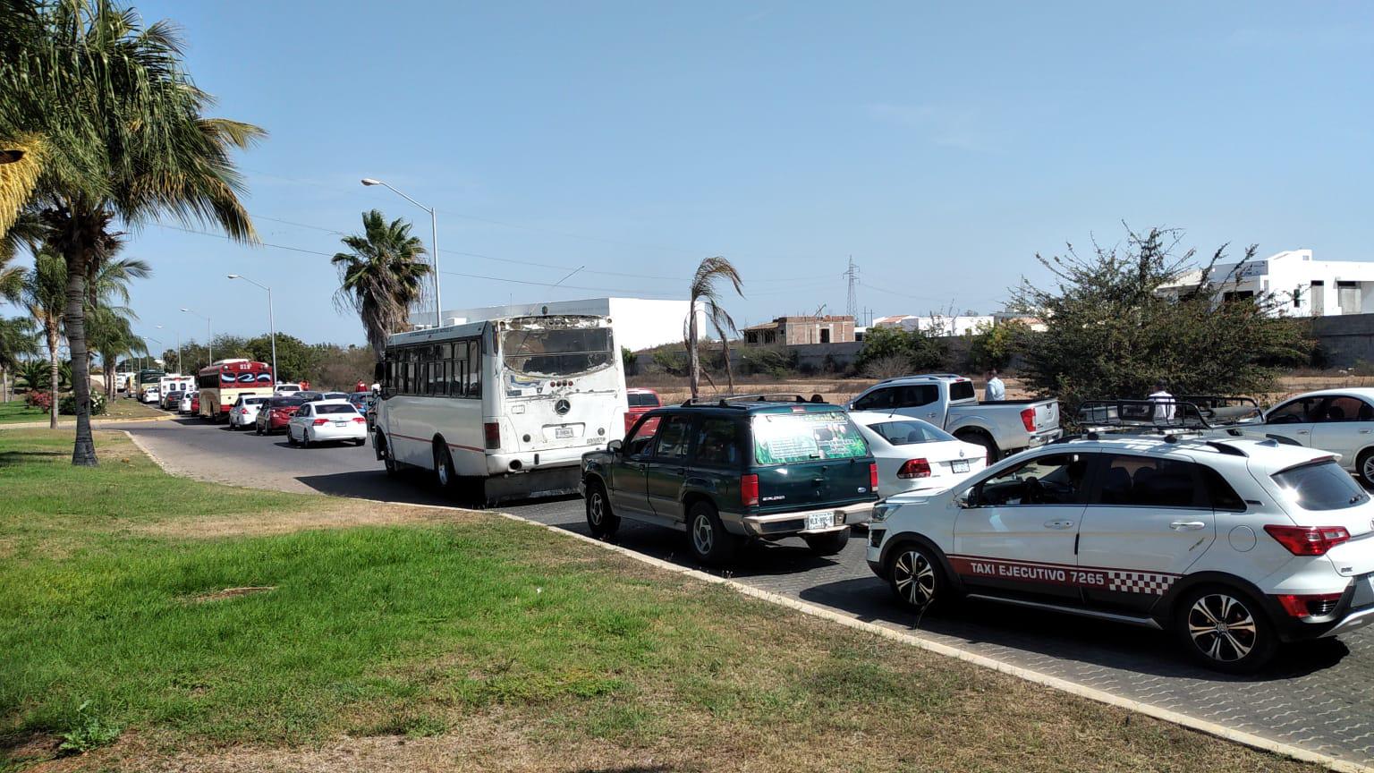 $!Se saturan vialidades que dan al Centro del Convenciones por visita de Claudia Sheinbaum