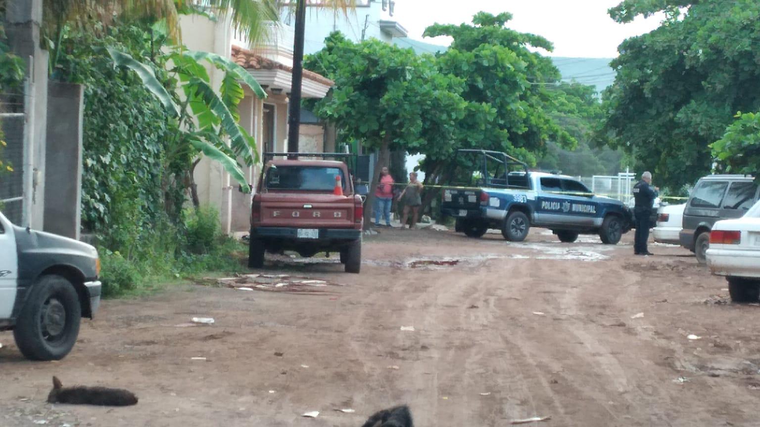$!Hallan a dos hombres asesinados a balazos en la Colonia La Costera, en Culiacán