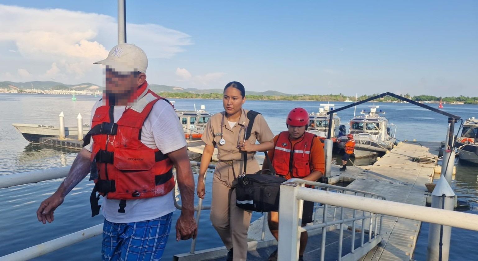 $!Auxilia Marina a tripulante de embarcación en Mazatlán