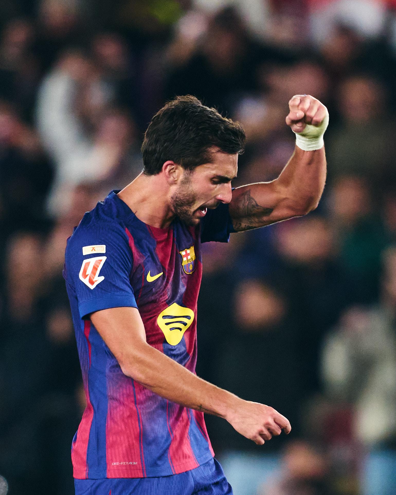 $!El Barcelona se gusta y defiende el liderato en la primera gran noche del nuevo Camp Nou