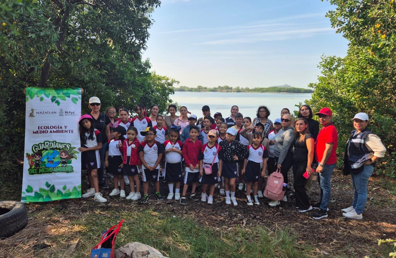 $!Se realiza otra jornada de ‘Cuidemos los Manglares’ en Mazatlán recolectando más de dos toneladas de residuos