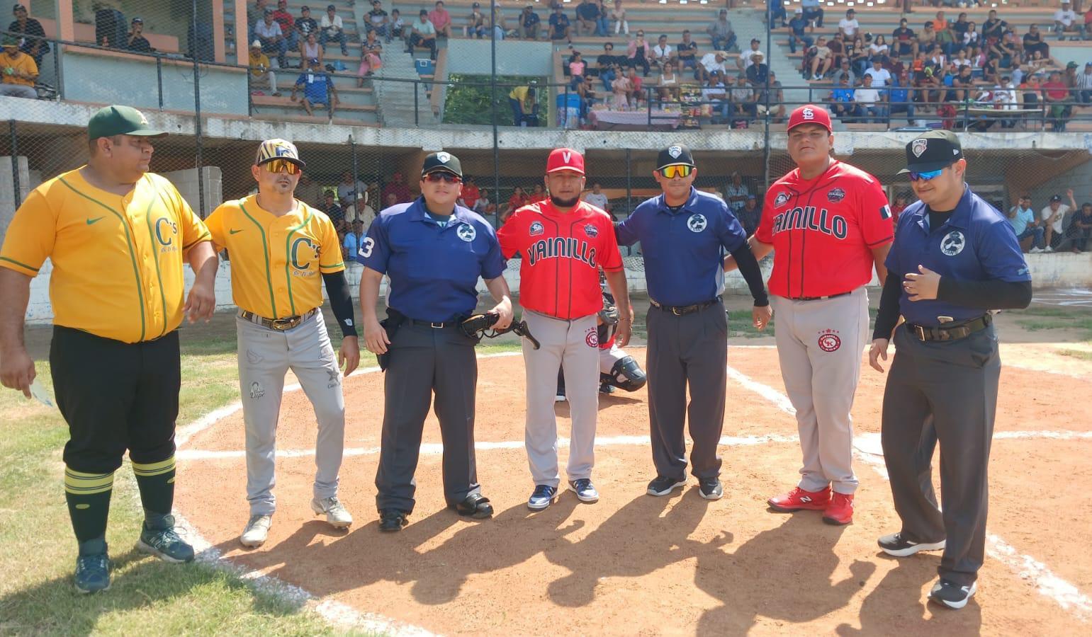 $!Blanquea El Roble a El Vainillo y empareja la serie de campeonato de la Liga de Beisbol Campesina Río Presidio Imdem