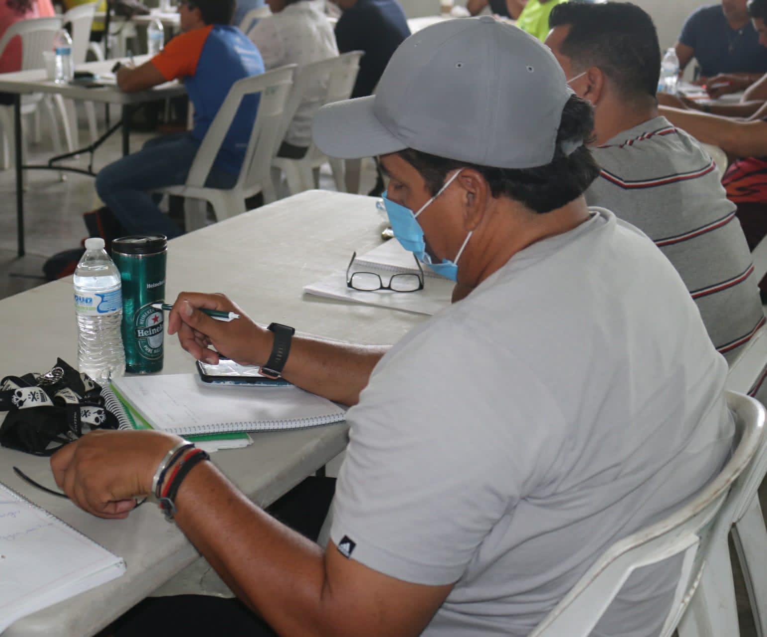 $!Entrenadores de Mazatlán potencian su desarrollo humano y profesional con curso