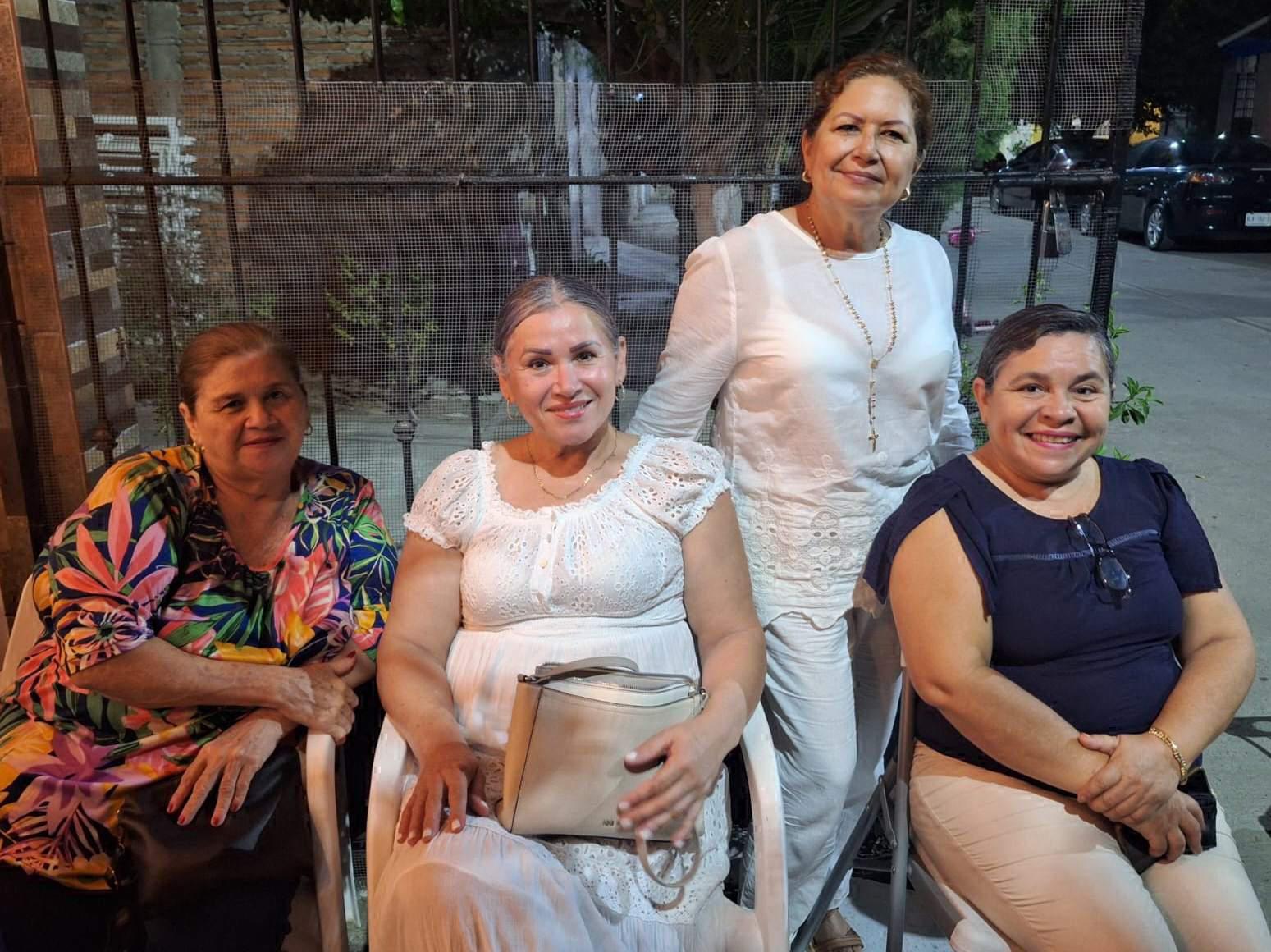 $!Rita entre Lucy Luna, Almida Soto y Alma Delia Osuna.