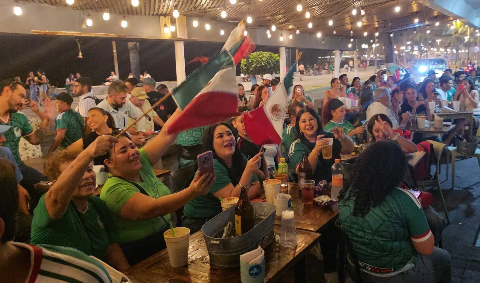$!Vibra zona turística de Mazatlán con el triunfo de México en el Mundial 2026