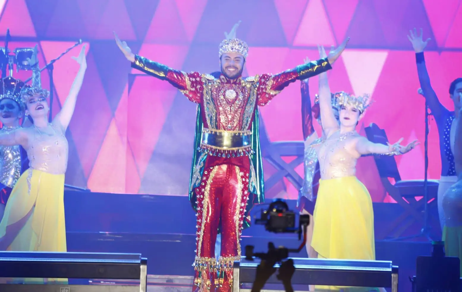 $!Arranca el Carnaval de Mazatlán con la coronación del Rey de la Alegría, Javier I