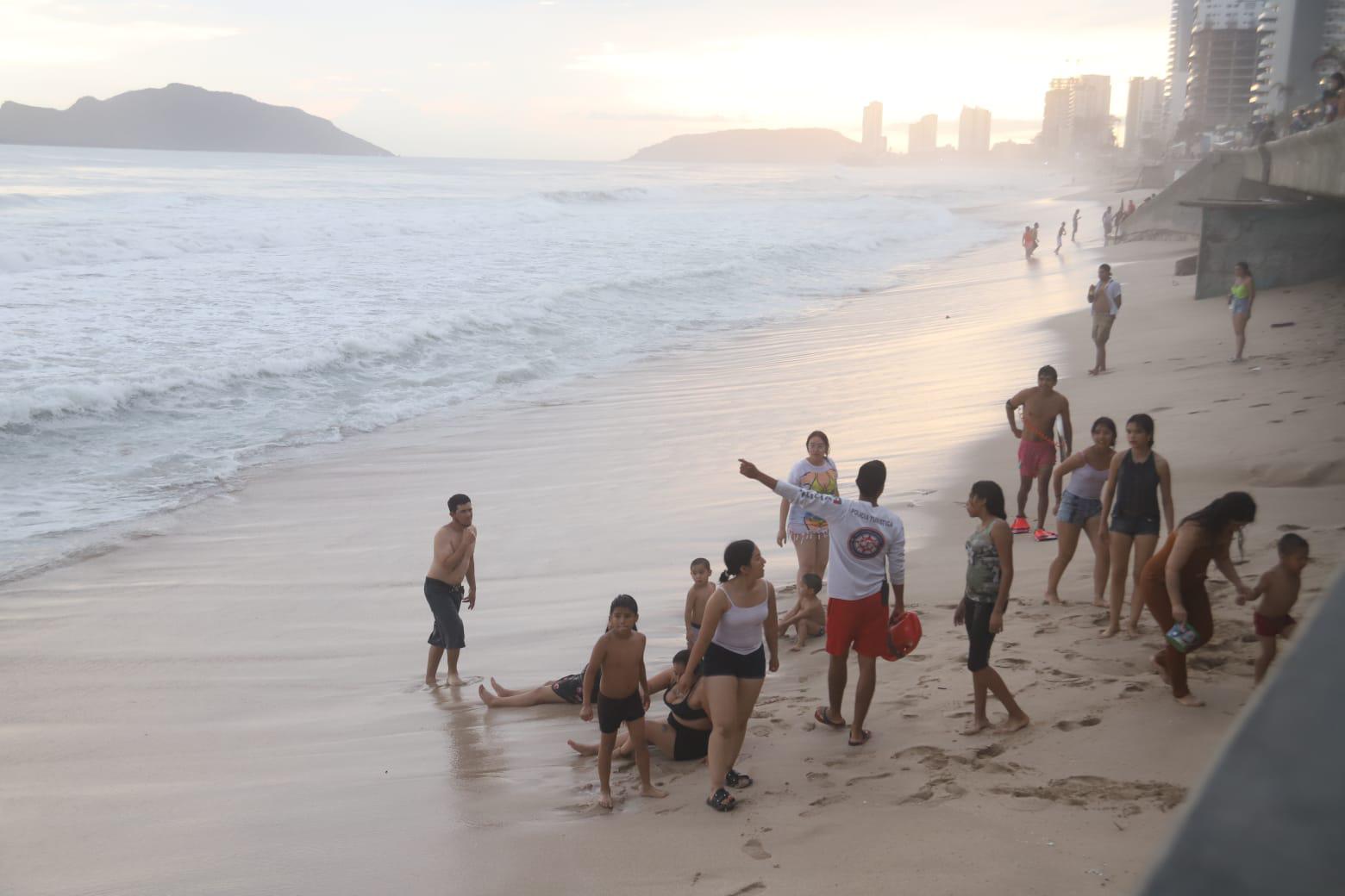 $!Dejan lluvias en Mazatlán una persona ahogada, inundaciones, apagones y colapso vial