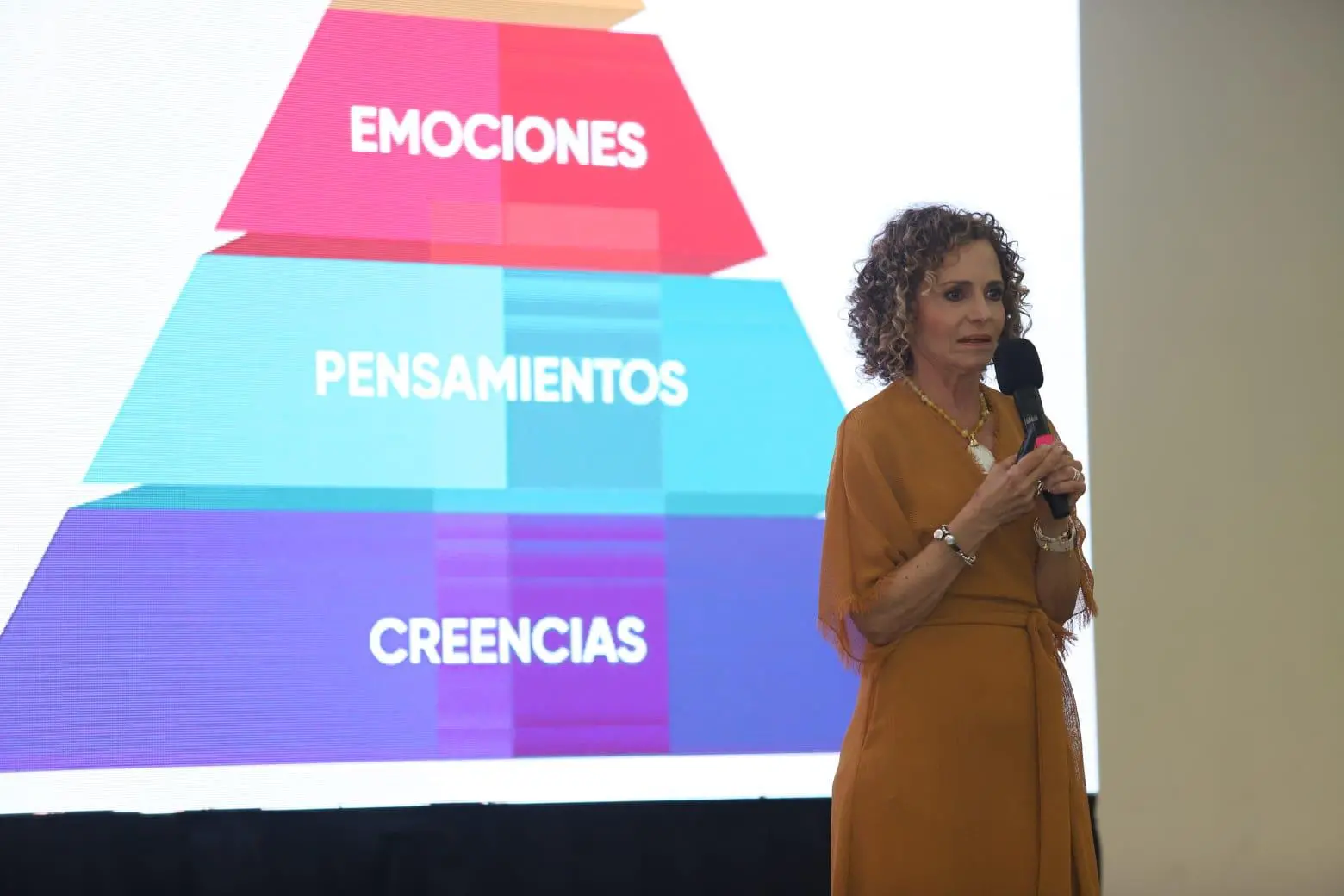 $!Reflexionan en Mazatlán sobre sanar emociones y romper patrones familiares