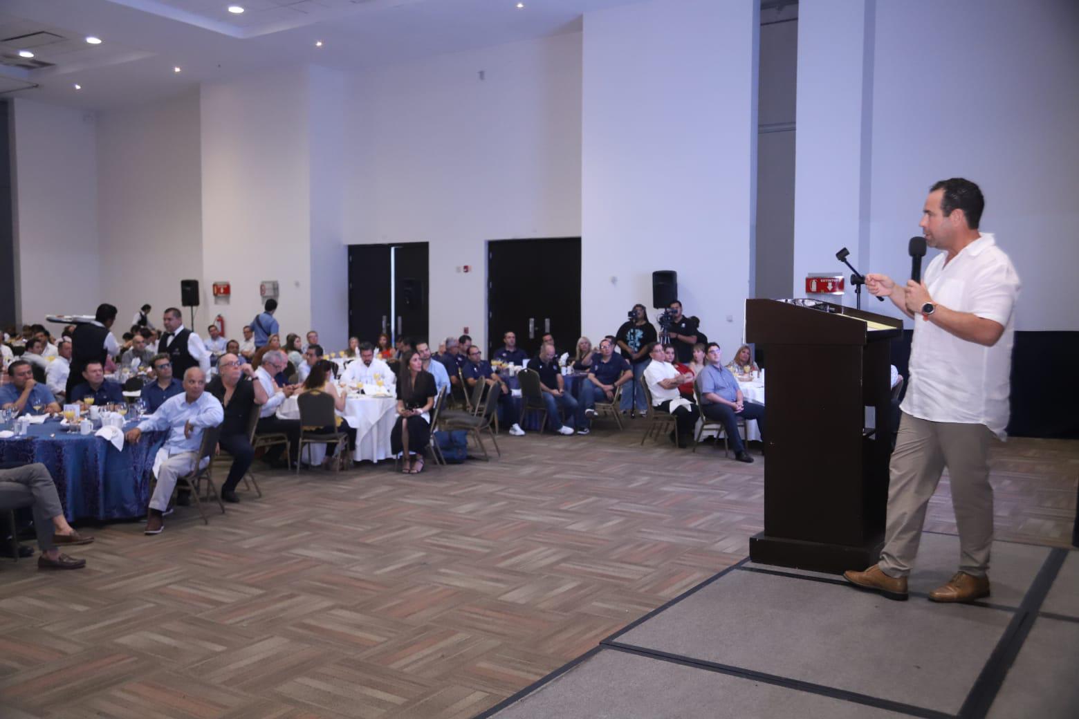 $!Mazatlán podrá tener clientes del Este y Oeste de Estados Unidos: Seldner Elías