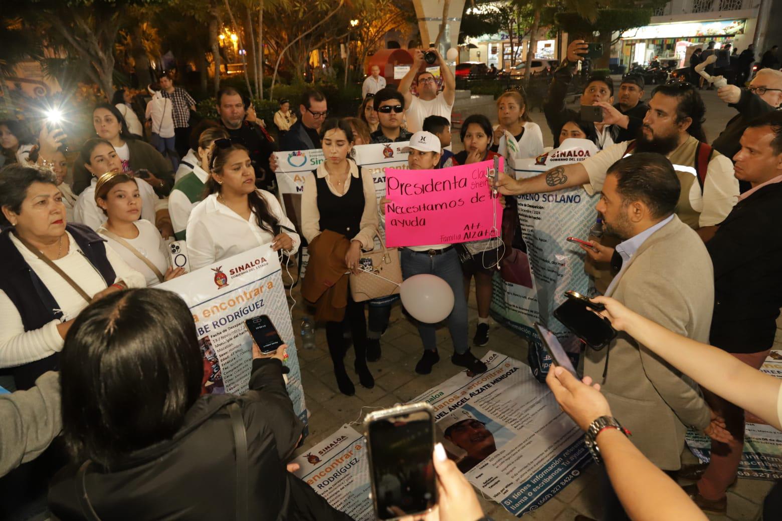 $!Marchan en Mazatlán para exigir justicia y paz tras asesinato de niños en Culiacán