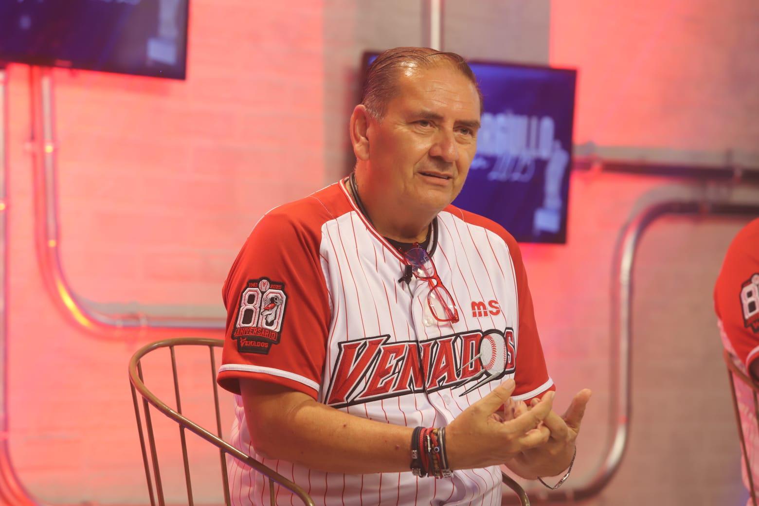 $!Óscar García, coordinador del Premio Orgullo, que otorga Grupo Venados a mazatlecos distinguidos.