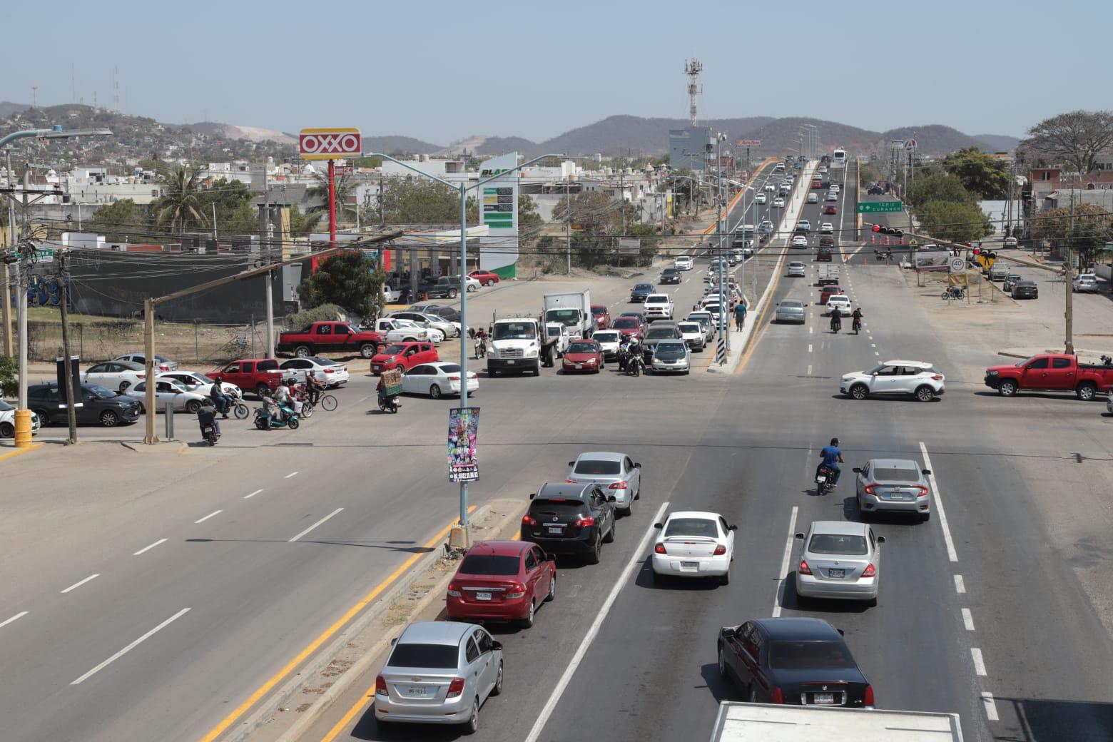 $!Inauguran puente vehicular en Mazatlán para agilizar circulación, pero se ‘atora’ en el cruce con Santa Rosa