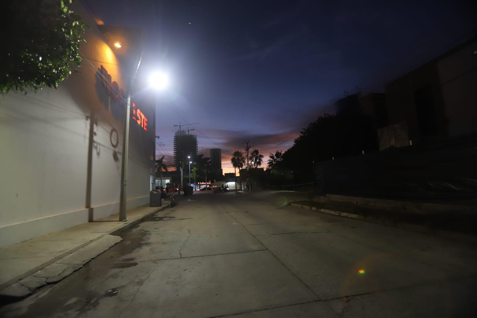 $!Instala Gobierno de Mazatlán 114 luminarias en las colonias Campo Bello, Brisas del Mar y San Ángel