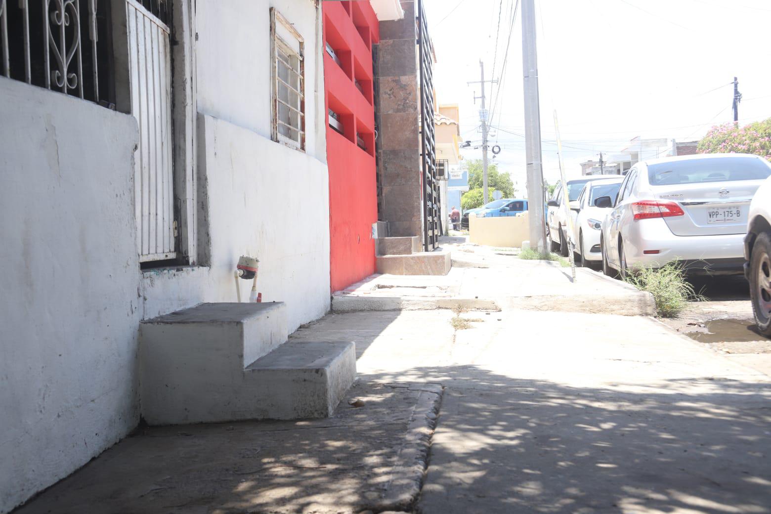 $!Inundación de la Avenida Internacional causa estragos en Colonia Lomas de Juárez, en Mazatlán