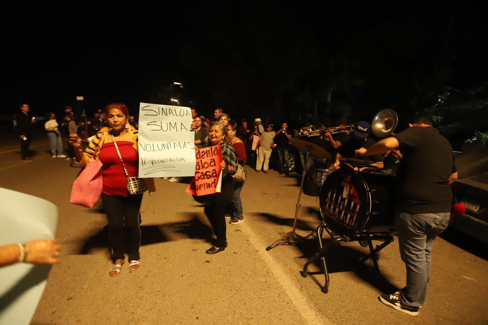 $!‘Estoy con Sinaloa’, afirma Claudia Sheinbaum en su llegada a Mazatlán