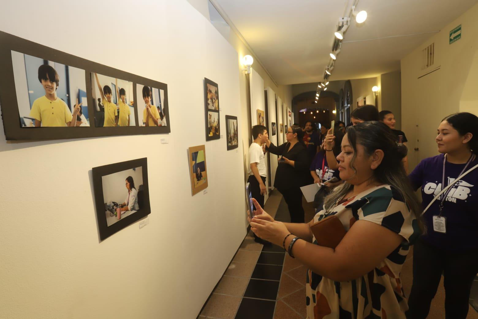 $!La Galería Rubio del Teatro Ángela Peralta lució llena.