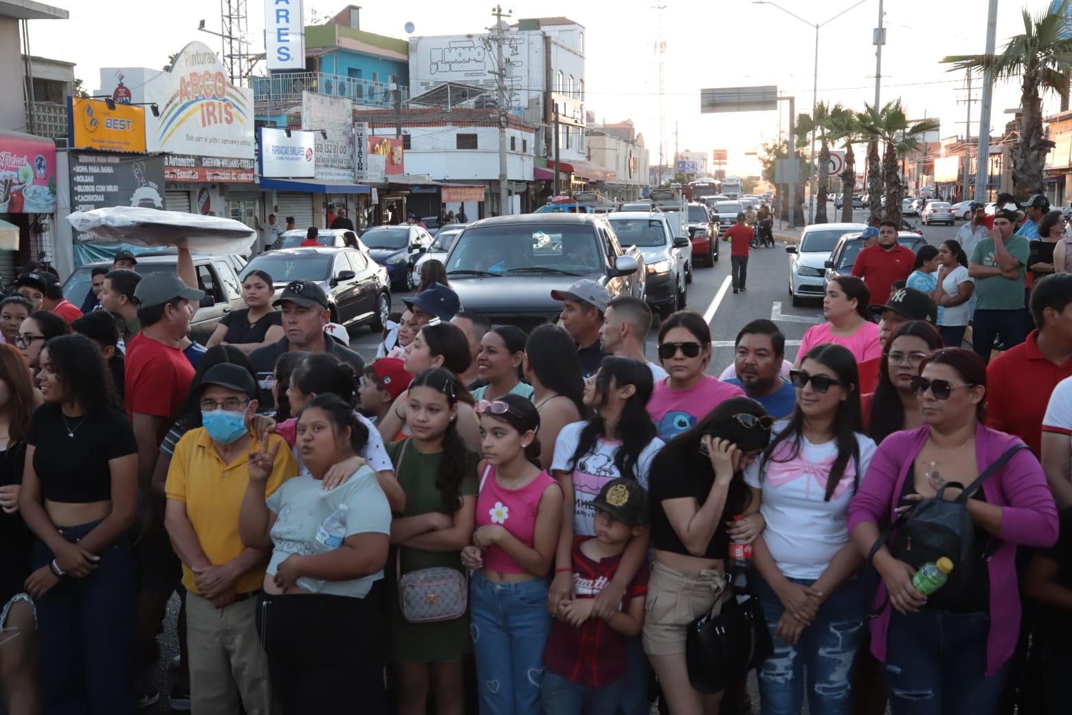 $!Provoca éxodo de vacacionistas y desfile del Carnaval congestionamiento vial en Villa Unión
