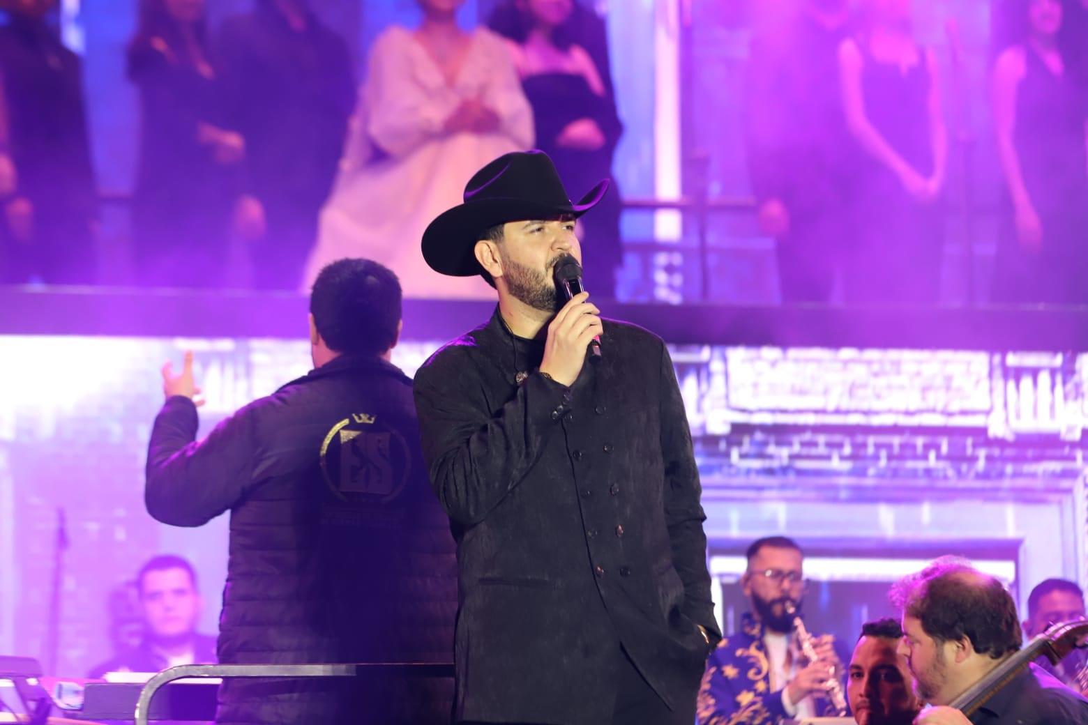 $!El Carnaval de Mazatlán corona a Mariana I como Reina de los Juegos Florales