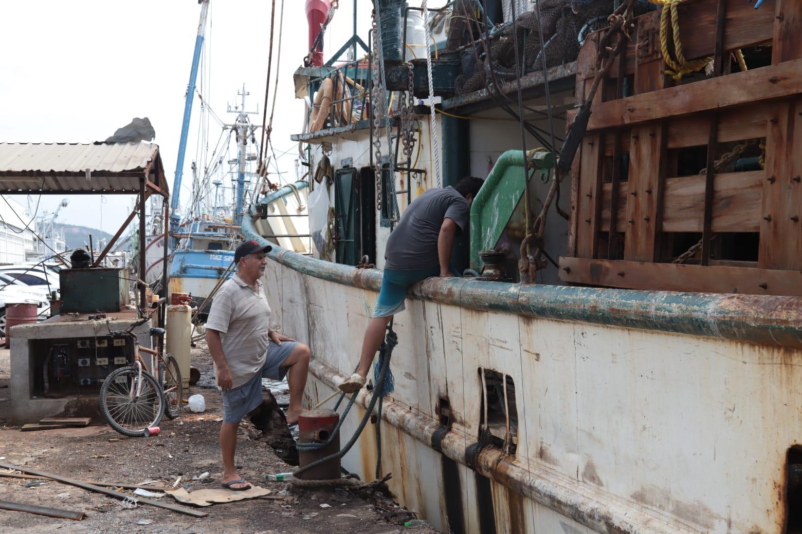 $!Capitanía de Puerto mantiene restricción a la navegación en Mazatlán por las condiciones climáticas