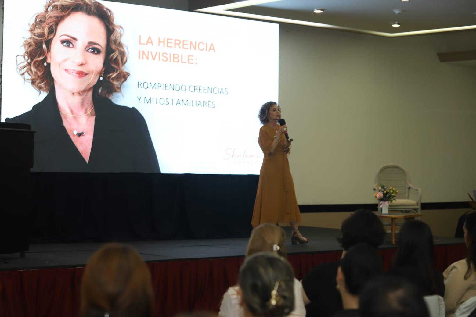 $!Shulamit Graber habló sobre la importancia de la terapia familiar o de pareja.