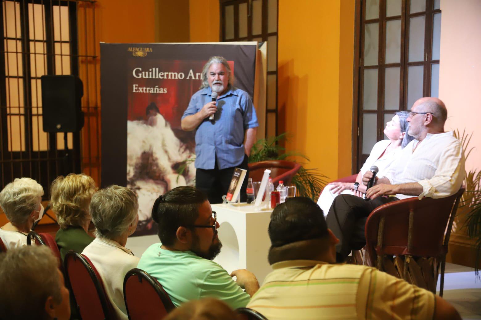 $!El también escritor y cineasta coahuilense Sergio Avilés presentó ‘Joya de la familia’.