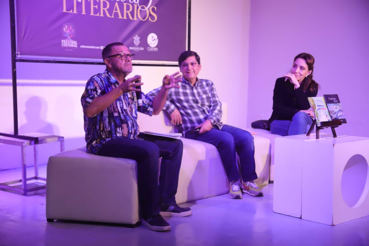 $!Luis Antonio Martínez comentó que el autor creó un embalaje cultural que los lectores agradecen ya que sus obras son fáciles de leer, pese a su gran curriculum como investigador y docente.